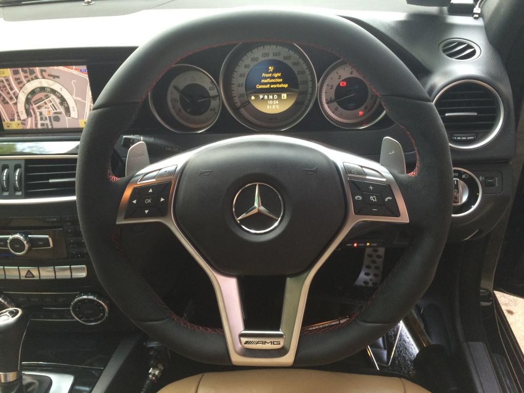 Mercedes w212 sales steering wheel