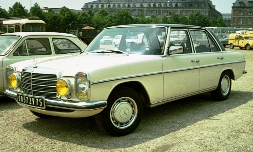 Mercedes_Benz_114_Versailles.thumb.jpg.ef81a06fe1ab6b8e10471ee84946cf42.jpg