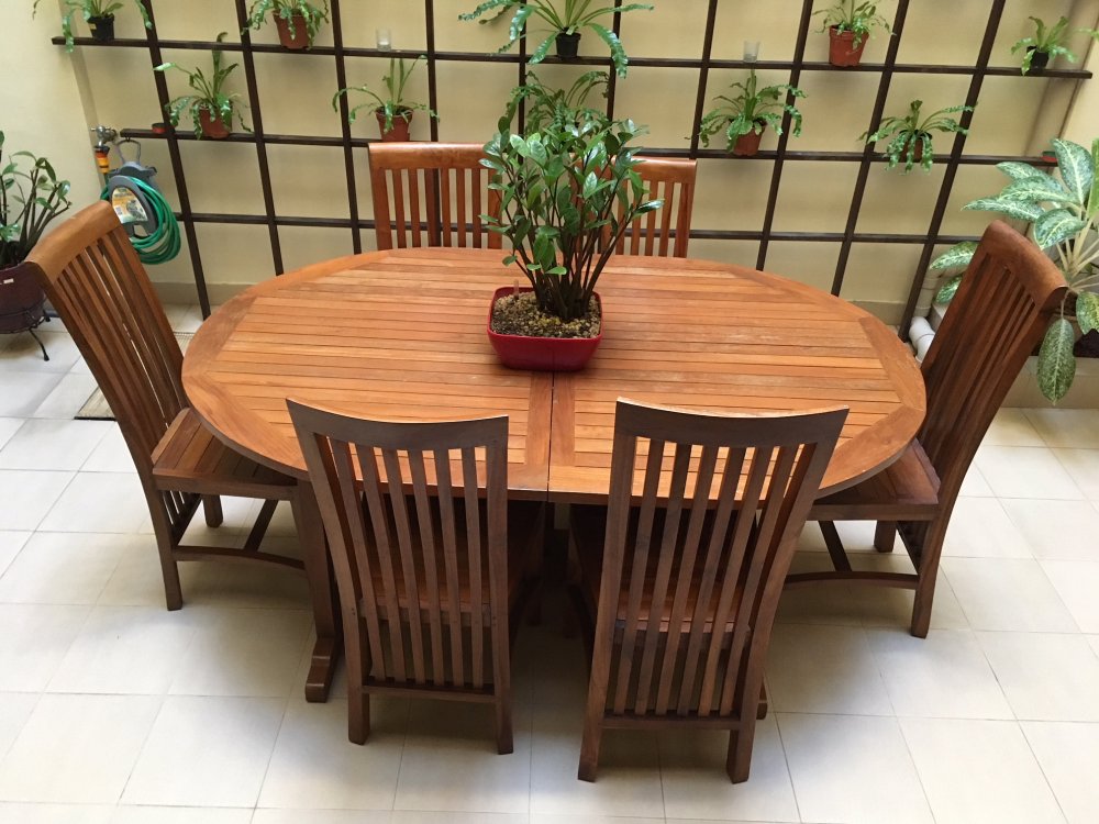 Wooden Extendable Table 1.JPG